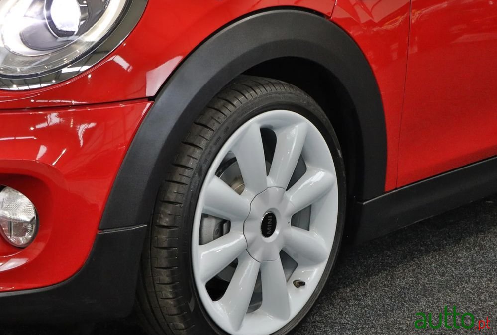 2014' MINI Cooper 3 Portas photo #3