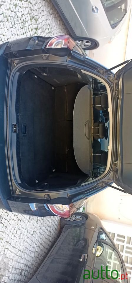 2010' Renault Mégane Sport Tourer photo #4