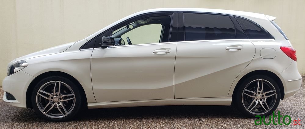 2014' Mercedes-Benz B 180 photo #1