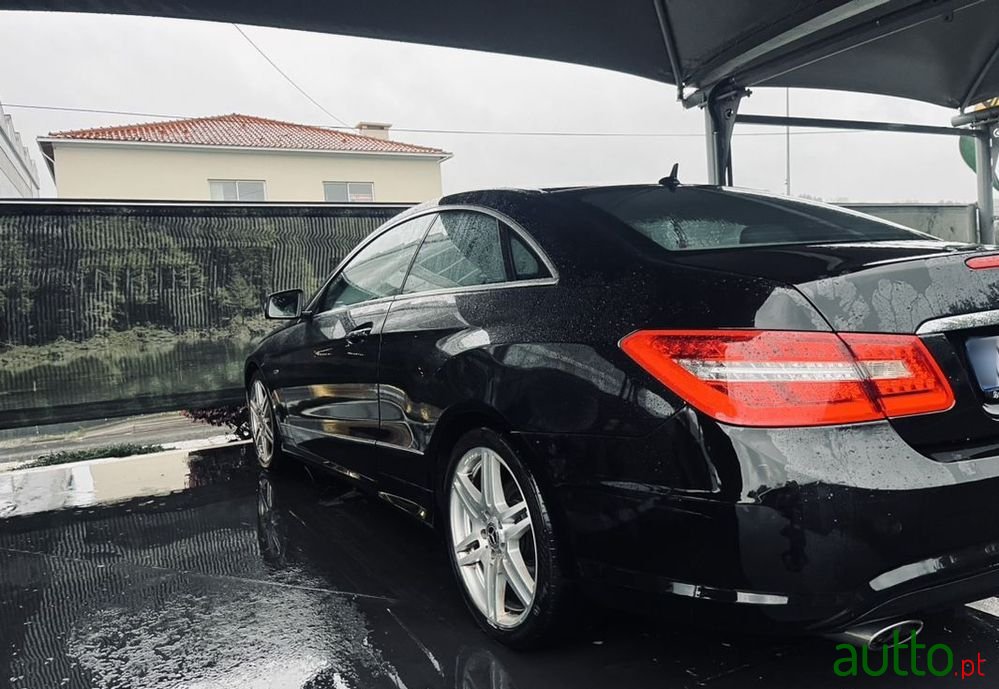 2011' Mercedes-Benz E 220 photo #6