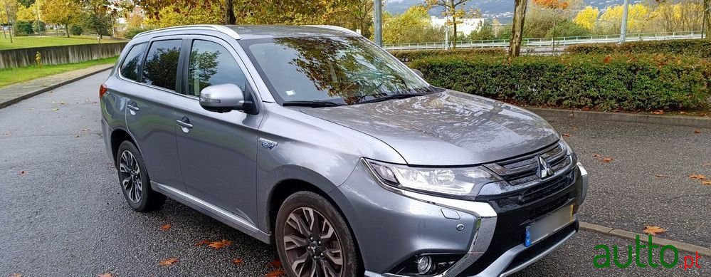 2018' Mitsubishi Outlander photo #4