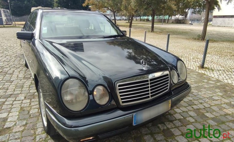 1998' Mercedes-Benz E-250 photo #2