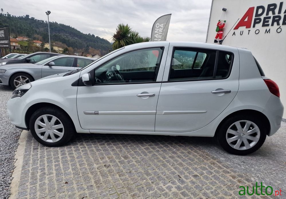 2011' Renault Clio 1.2 16V Confort photo #3