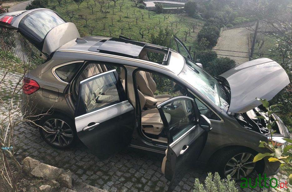 2014' BMW 218 Active Tourer Luxury photo #2