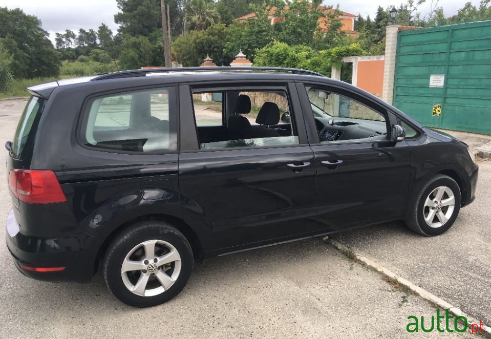 2013' Volkswagen Sharan photo #3