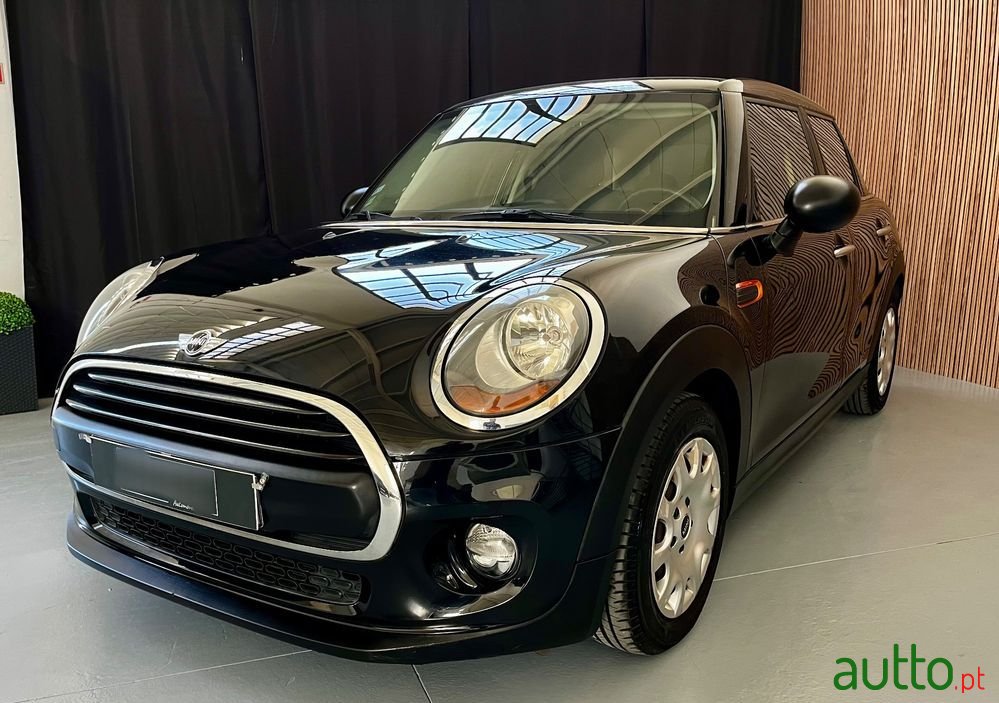 2015' MINI Cooper 5 Portas photo #3