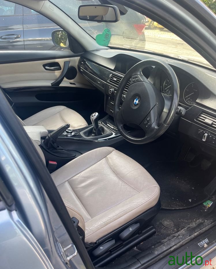 2010' BMW Série 3 D photo #2