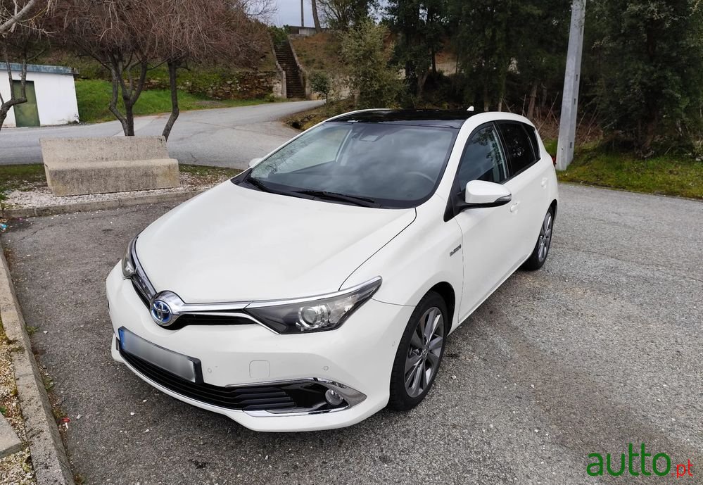 2017' Toyota Auris photo #1