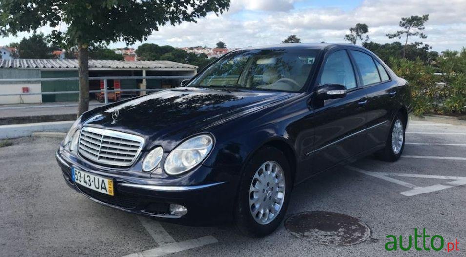 2002' Mercedes-Benz E-270 photo #2