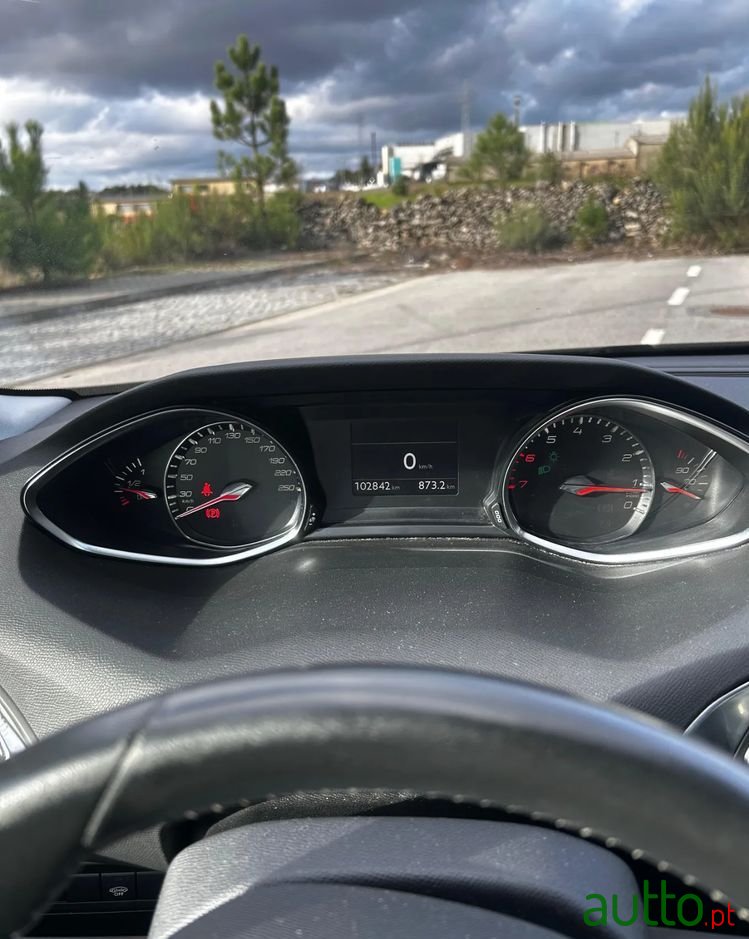 2014' Peugeot 308 photo #6