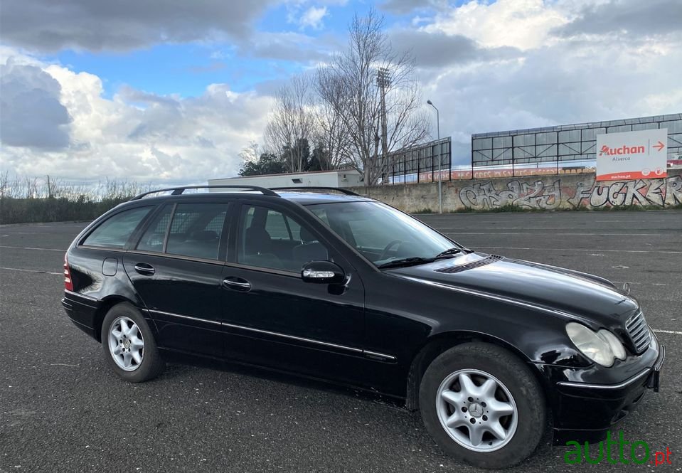 2002' Mercedes-Benz C-220 photo #3