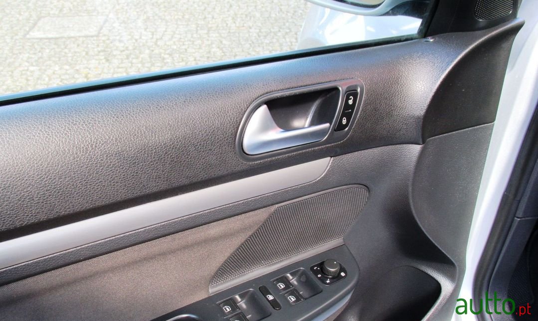 2013' Volkswagen Golf photo #5