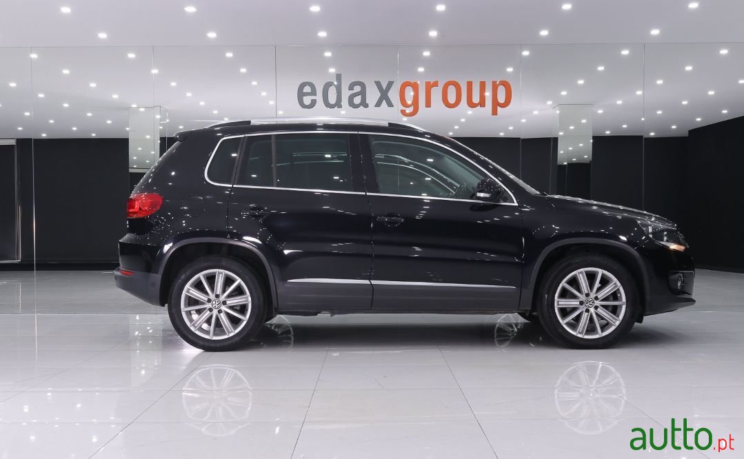 2012' Volkswagen Tiguan photo #2