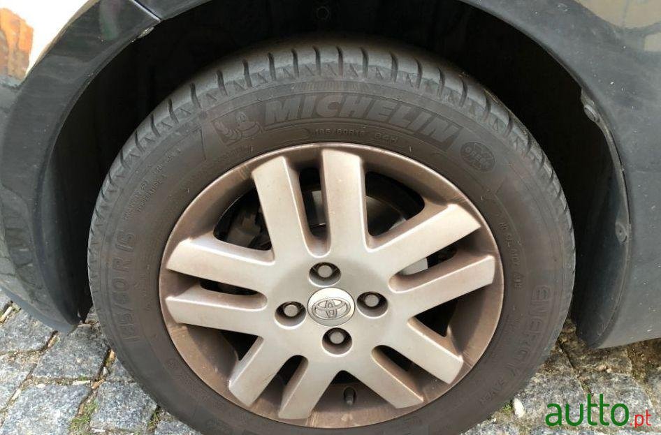 2007' Toyota Yaris photo #2