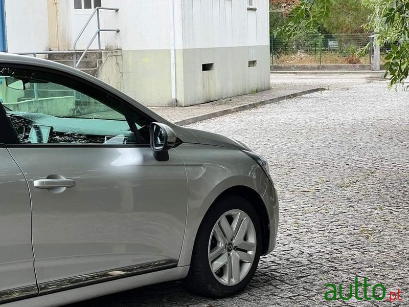 2019' Renault Clio photo #5