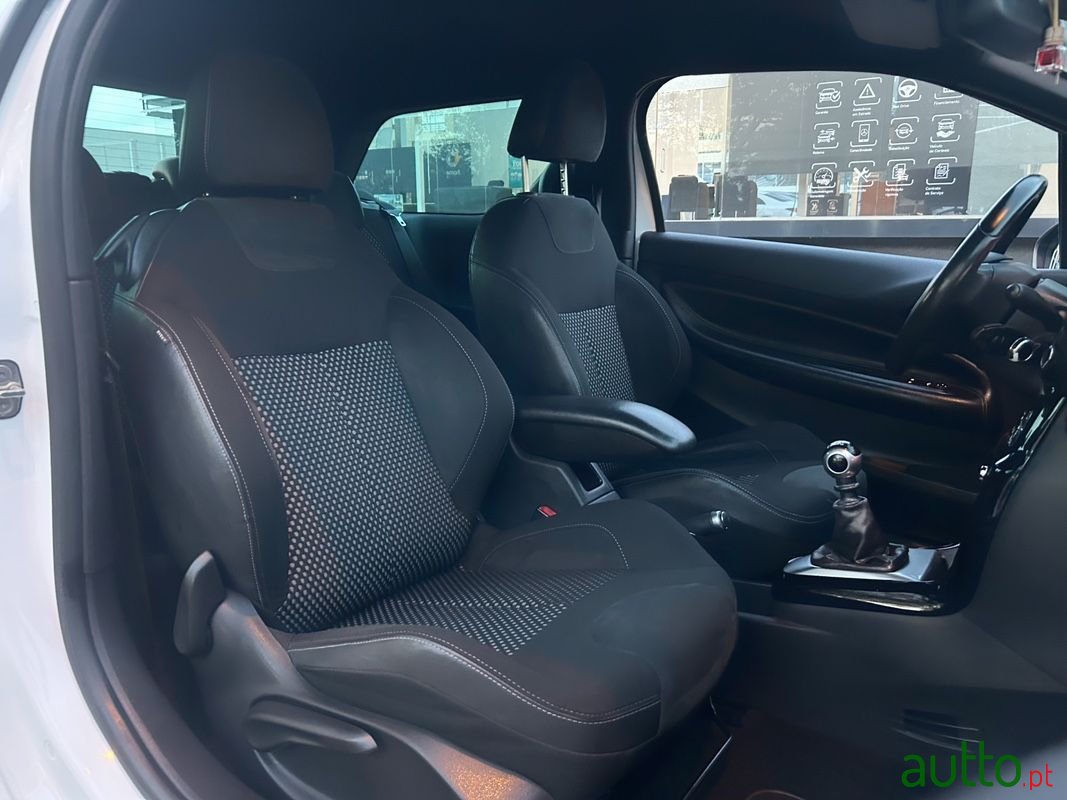 2011' Citroen DS3 photo #5