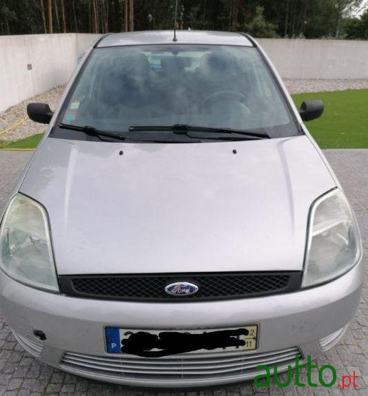 2002' Ford Fiesta Ghia photo #2