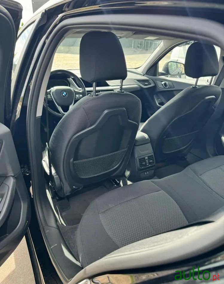 2020' BMW 118 I Advantage photo #4