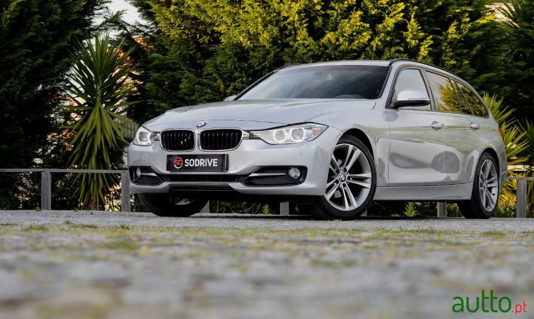 2013' BMW 320 photo #2