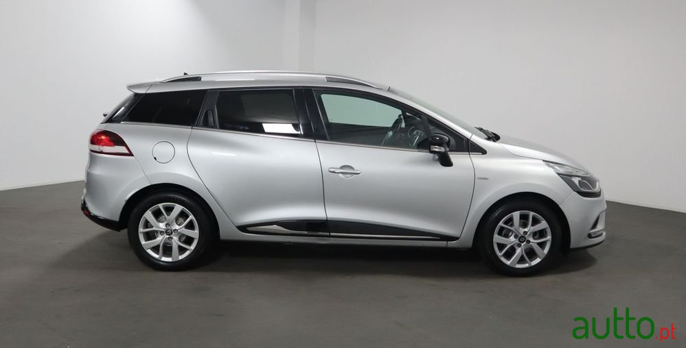 2020' Renault Clio Sport Tourer photo #5