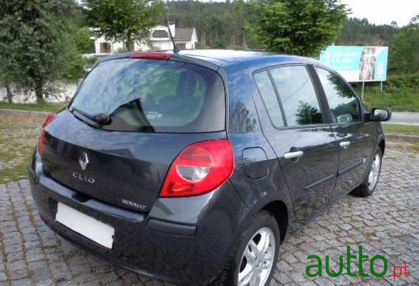 2006' Renault Clio 1.2 16V Dynamique Luxe photo #1