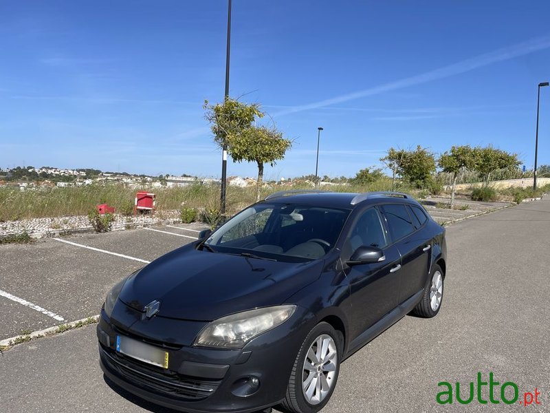 2010' Renault Mégane Sport Tourer photo #3