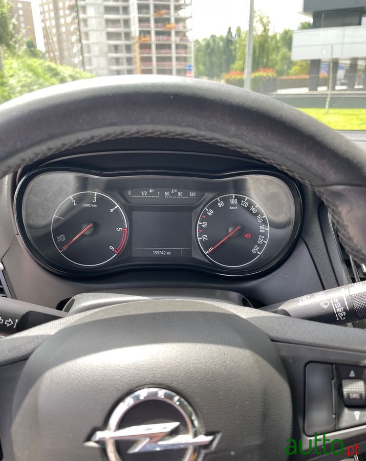 2017' Opel Zafira photo #6