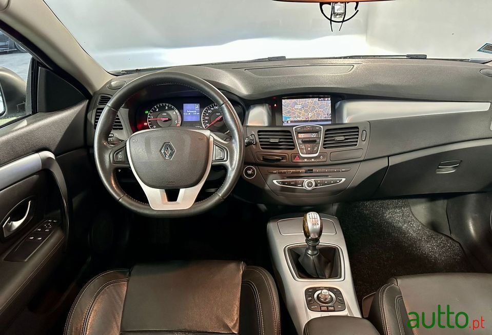 2008' Renault Laguna photo #2