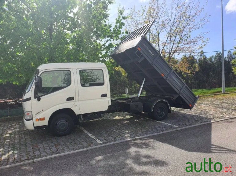 2003' Toyota Dyna photo #1