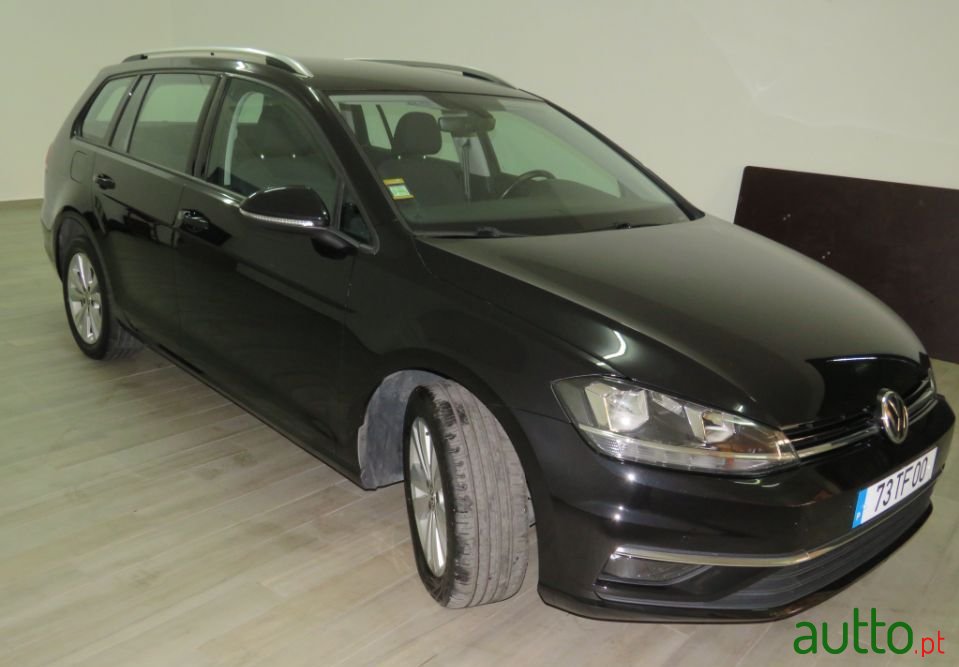 2017' Volkswagen Golf Variant photo #3