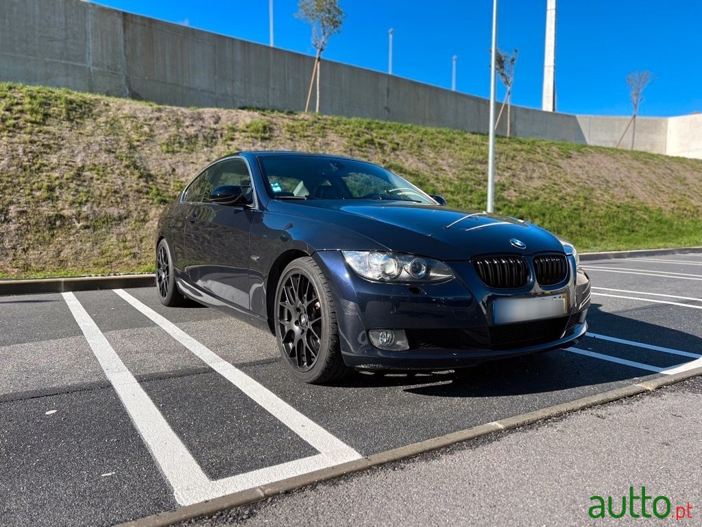2007' BMW 325 325i photo #3