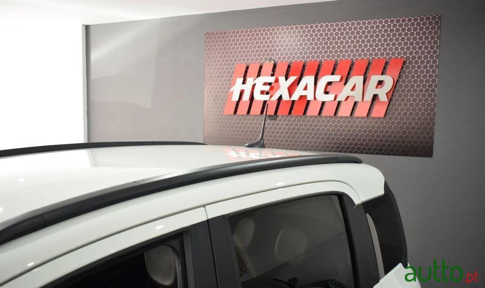 2024' Fiat Panda 1.0 Hybrid Cross photo #4