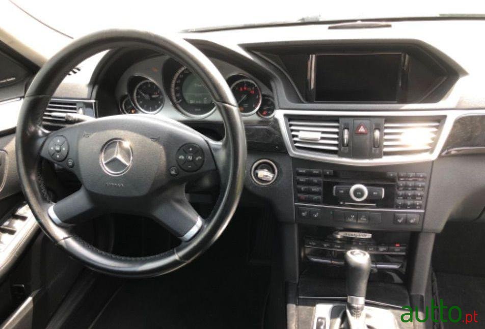 2010' Mercedes-Benz E-250 photo #2