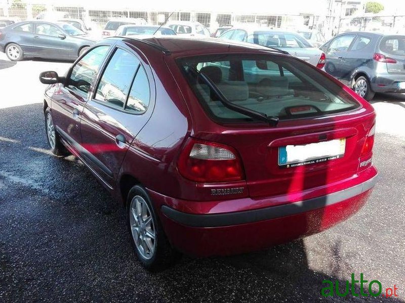 1999' Renault Megane 1.4 Rxe photo #2