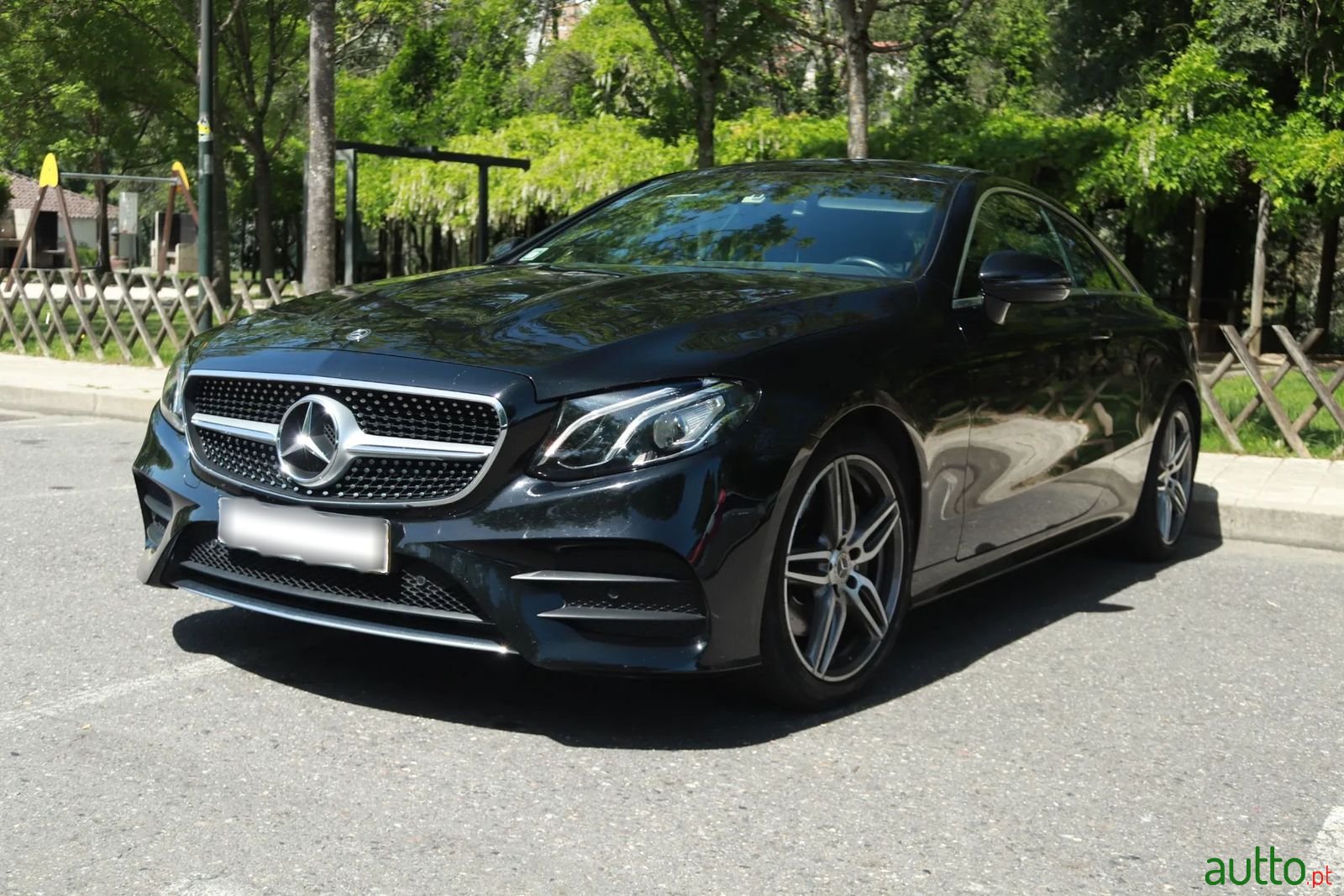 2017' Mercedes-Benz E-220 photo #1