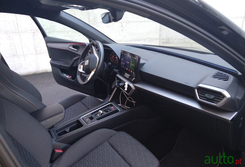 2022' SEAT Leon St photo #4