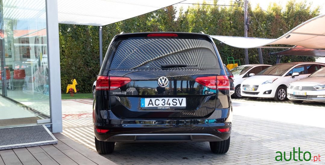 2017' Volkswagen Touran photo #3