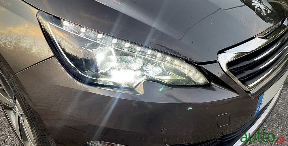 2015' Peugeot 308 photo #4