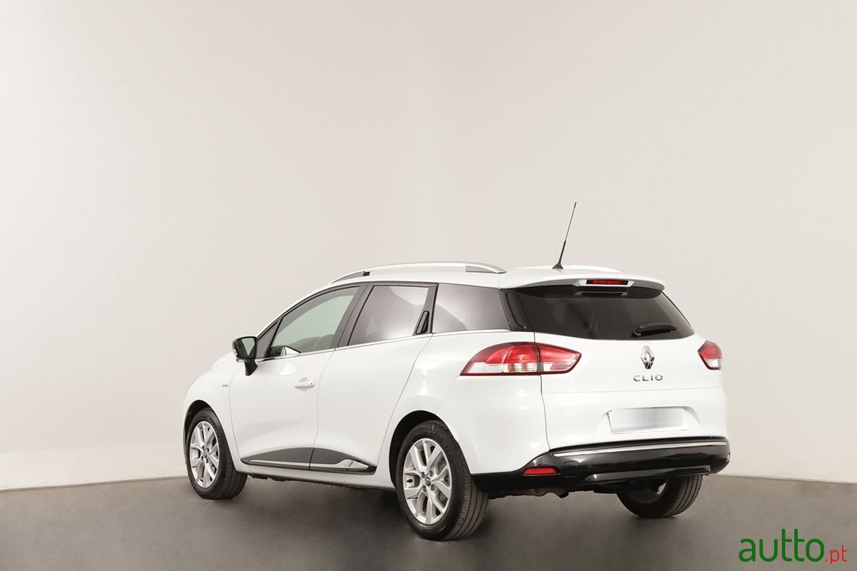 2020' Renault Clio Sport Tourer photo #3