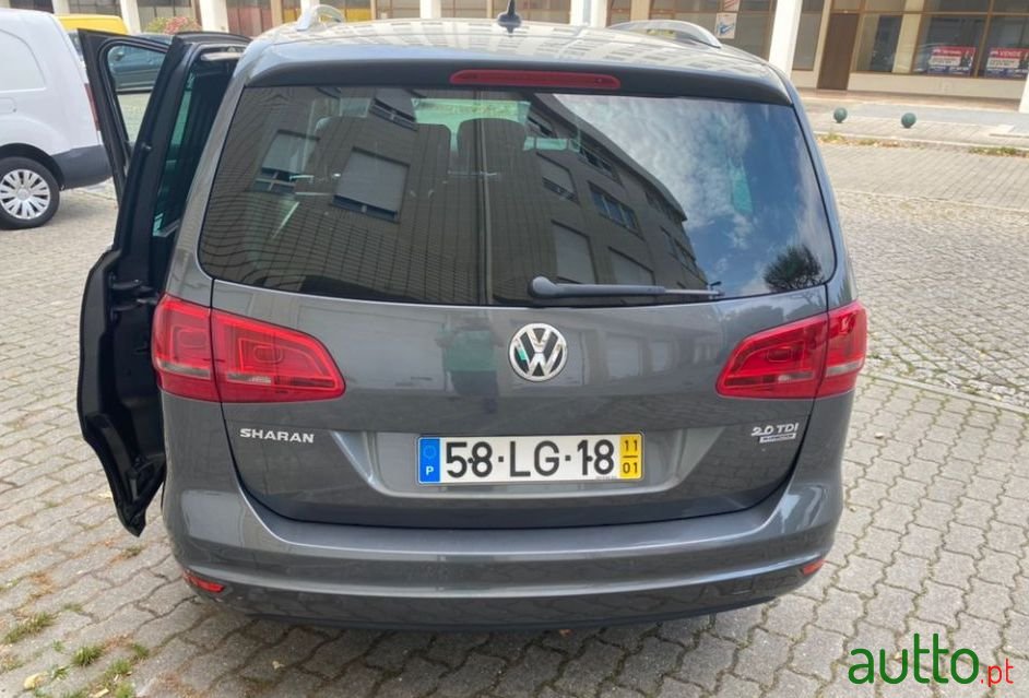 2011' Volkswagen Sharan 2.0 Tdi Highliine photo #5