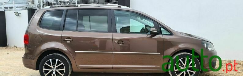 2012' Volkswagen Touran photo #4