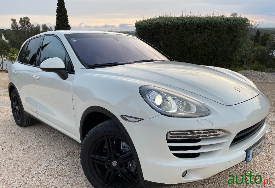 2011' Porsche Cayenne photo #1