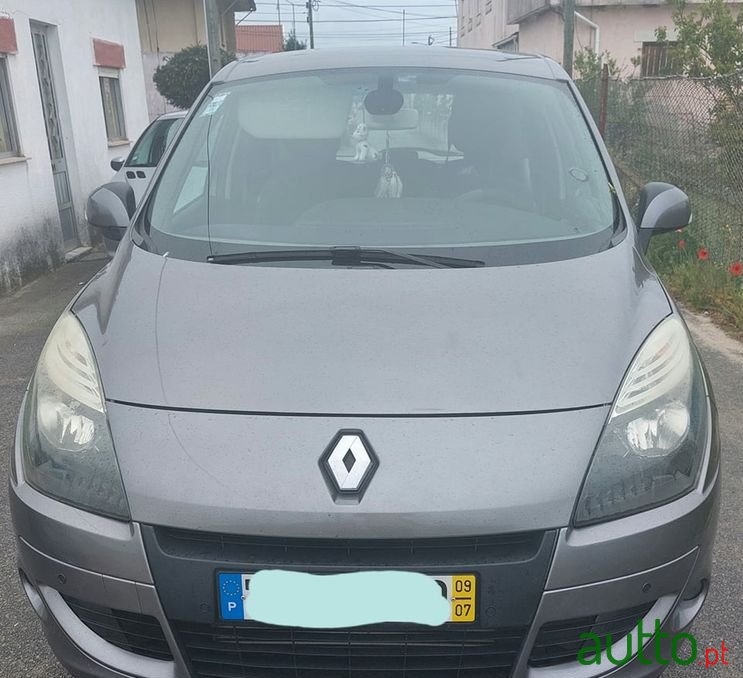 2009' Renault Megane Scenic photo #1