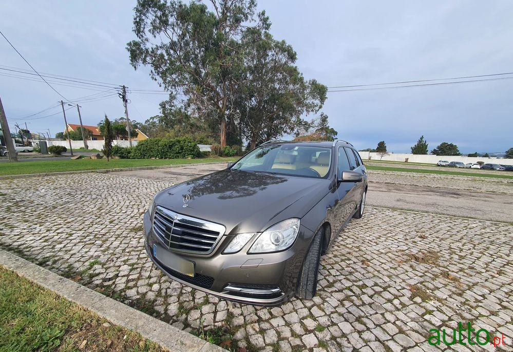 2012' Mercedes-Benz E 220 photo #2