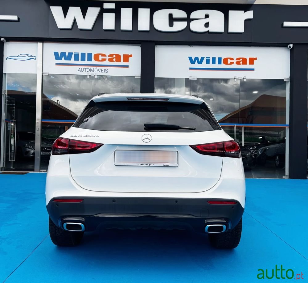 2020' Mercedes-Benz Classe Gla E Progressive photo #4