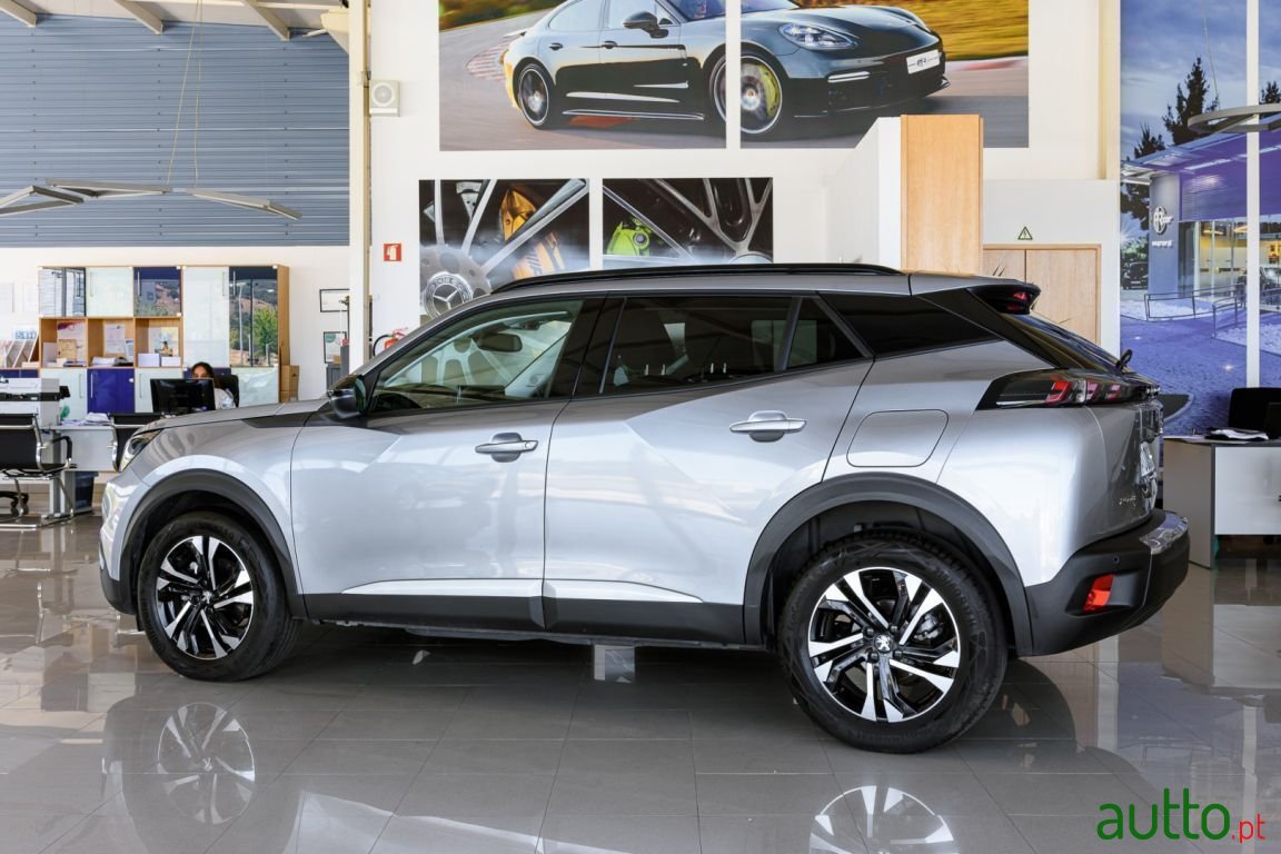 2022' Peugeot 2008 photo #3