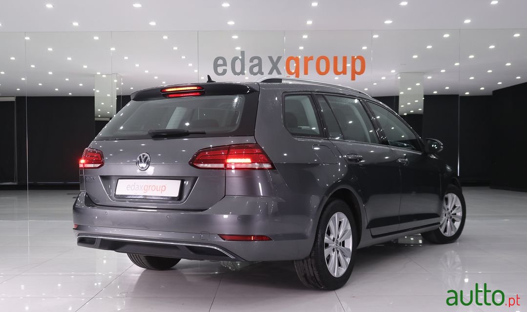 2018' Volkswagen Golf photo #3