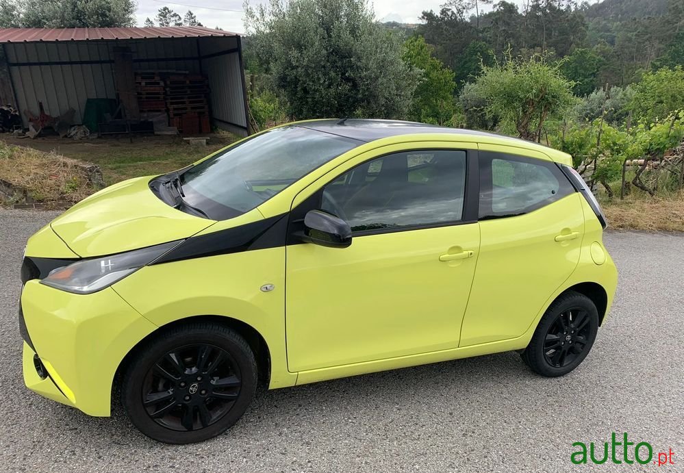 2016' Toyota Aygo 1.0 X-Cite photo #3