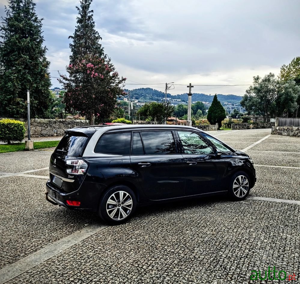 2017' Citroen C4 Grand Picasso photo #3