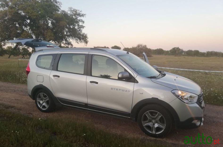 2018' Dacia Lodgy photo #3